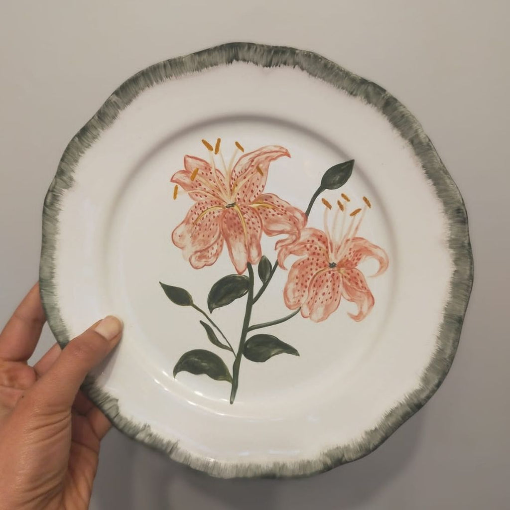 El Boyaması Porselen Tabak Desen: Çiçek